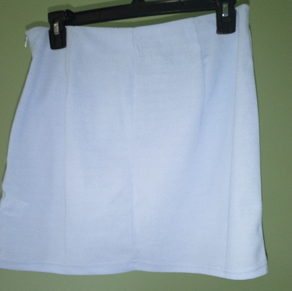 Women's light blue mini skirt with heart shaped buckles - Picture 7 of 8